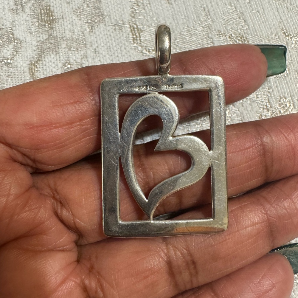 Chic Sterling Silver Heart Frame Necklace - Picture 4 of 4